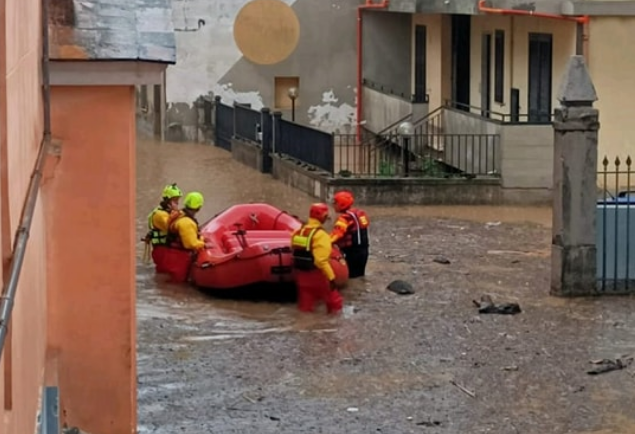 Positano Notizie Esonda Il Solofrana Allagamenti E Disagi Tra