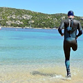 “A nuoto nei mari del globo”: l’atleta senza gamba Salvatore Cimmino farà tappa a Positano