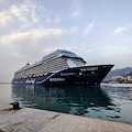 A Salerno ecco la nave da crociera da 315 metri Mein Schiff 7: a bordo oltre 3000 passeggeri 