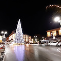 A Sorrento parte "Shopping sotto l'albero": si accendono le luminarie con un omaggio a Lucio Dalla