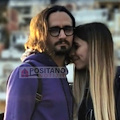 Ad "Affari Tuoi Viva gli sposi" Corrado e Sveva vincono 9mila Euro, Positano nel loro video di presentazione /Foto