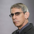 Addio a Richard Belzer, il protagonista della serie tv “Law & Order” morto a 78 anni