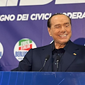 Armi all'Ucraina, Berlusconi contrario: «Così siamo in guerra». Poi cambia idea: «Doveroso inviarle»