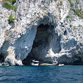 Boom di visite alla Grotta Azzurra di Capri nel giorno della sua riapertura