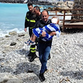 Cade in mare e rischia di annegare, bimba di 6 anni salvata a Capri 