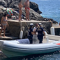 Controlli della Polizia Municipale di Praiano a spiagge libere e lidi privati, tutto in regola. Preoccupazione per la spiaggia interdetta di Positano /Foto