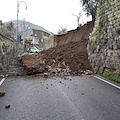 Crolla macera a Piano di Sorrento, interdetta al transito via G. Maresca /FOTO