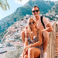 Day off a Positano per il terzino dell’Ajax Nicolás Tagliafico e la sua Carolina