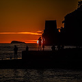 E' a Positano che il sole annega dietro la Torre di Clavel incendiando il cielo e il mare / Foto Fabio Fusco