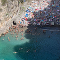 Fiordo di Furore, si tuffa dalla strada e finisce male in acqua: turista in ospedale 