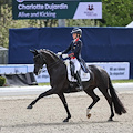 Frusta il cavallo 24 volte in allenamento: sospesa la campionessa Charlotte Dujardin