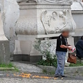 Getta maccheroni ai piccioni nel cimitero. Quando il buon senso è un optional