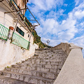 Good Morning Positano. Oggi la Chiesa Cristiana festeggia San Sisto I, San Giovanni Vescovo e San Riccardo Vescovo. Meteo: temporanei addensamenti