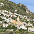 Good Morning Positano. Oggi la Chiesa Cristiana festeggia San Cleto Papa e Martire. Meteo: tempo soleggiato