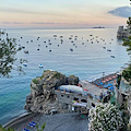 Good Morning Positano. Oggi la Chiesa Cristiana festeggia San Tommaso Apostolo. Meteo: cielo in prevalenza poco nuvoloso