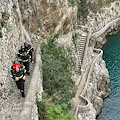 Grave incidente a Furore: giovane statunitense si schianta col parapendio al Fiordo