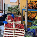 Guido De Lucia lancia un messaggio di solidarietà e di vicinanza ai suoi concittadini: "Prezzi al ribasso. Sono giorni brutti cerchiamo di aiutarci"