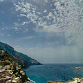 Il piccolo arcobaleno “orizzontale” catturato nel cielo di Positano da Fabio Fusco /foto