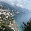 Il sentiero di Remmese. L'emozione di percorrere le scale che portano alla spiaggia più amata della Costa d'Amalfi /foto