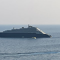 In Costa d'Amalfi un hotel extralusso sul mare: ecco "Evrima", yacht della catena alberghiera The Ritz-Carlton