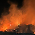 Incendio a Praiano, si attende l'arrivo di mezzi aerei per spegnere le fiamme 