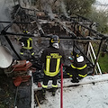 Incendio devasta veranda e cavo Enel a Praiano, l'intervento dei Vigili e tecnici /FOTO