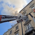 Incendio in appartamento a Napoli, tre persone bloccate a causa del fumo