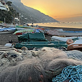 La Chiesa festeggia la Solennità di Ognissanti. Meteo: sereno. Good Morning Positano