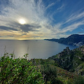 La Chiesa ricorda Sant'Edmondo. Meteo: temporali. Good Morning Positano