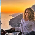 La fotografa di “Playboy” Holly Randall si gode Positano: «È così bello qui!»