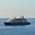 La nave da esplorazione polare "Le Bellot" al largo di Amalfi / FOTO 