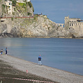 La spiaggia libera chiusa a Maiori fa sdegnare i cittadini, Sindaco Capone annuncia revoca a gestori inadempienti