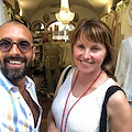 Lucy Lawless in Costiera Amalfitana fa tappa da Casa Mastro a Positano