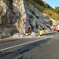 Maiori: al primo temporale masso frana sulla strada statale 163 nei pressi di Capo d’Orso, rimosso