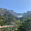 Maiori: ancora focolai alla Badia, al momento nessun soccorso via terra o aereo /FOTO e VIDEO