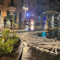 Maltempo a Maiori, nella notte crollano le luminarie di Corso Reginna: sul posto i vigili del fuoco