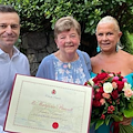 Marjorie Prescott habitué di Sorrento da 50 anni, la turista inglese premiata dal Sindaco Coppola 