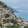 Mercoledì delle Ceneri, a Positano Don Giulio ricorda di radunare la famiglia e insieme fare il segno della Croce