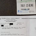 Multato malgrado abbia presentato un ticket di sosta valido, il Comando di Polizia Municipale: "E' una vecchia storia che si ripete: il ticket esposto sull'auto era scaduto alle 10,31"