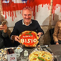 Napoli, anche Claudio Bisio attirato dalla pizza all'ananas di Gino Sorbillo 