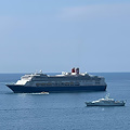 Nelle acque della Costa d'Amalfi la nave da crociera Borealis 