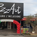 Oggi è la Giornata mondiale per la consapevolezza sull'autismo. Mattarella a pranzo dai ragazzi di PizzAut a Monza