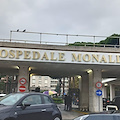 Parcheggiatori abusivi al "Monaldi" di Napoli, Borrelli: "Fanno parcheggiare anche sui posti disabili"