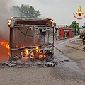 Paura a Correggio, autobus in fiamme: numerosi studenti scampati per un soffio all'incendio 