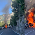 Paura a Positano per un veicolo in fiamme, conducente fugge per un soffio /FOTO