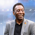 Pelé, le figlie rassicurano: «Non sta morendo, è ricoverato perché ha contratto il Covid»