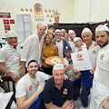 Per Steven Spielberg vacanza tra la Costa d'Amalfi e Napoli, il regista a sorpresa nella storica pizzeria Da Michele