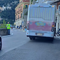 Positano, autobus in avaria: caldo torrido e disagi per i viaggiatori /foto