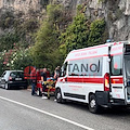 Positano, cade in scooter sulla Statale Amalfitana: soccorso da due residenti /foto