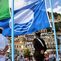 Positano riconferma la Bandiera Blu, Sindaco Guida: «Certifica qualità del nostro mare e l'alta gamma dei servizi offerti»